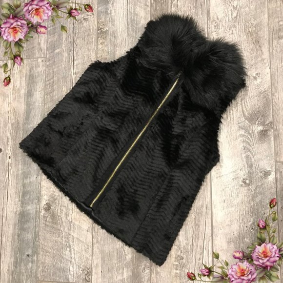 Andrew Marc Jackets & Blazers - Gorgeous fake fur zip up vest
